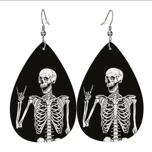 Skeleton rock on earrings - Picture 3 of 3
